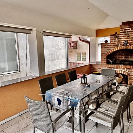 Max * سراييفو